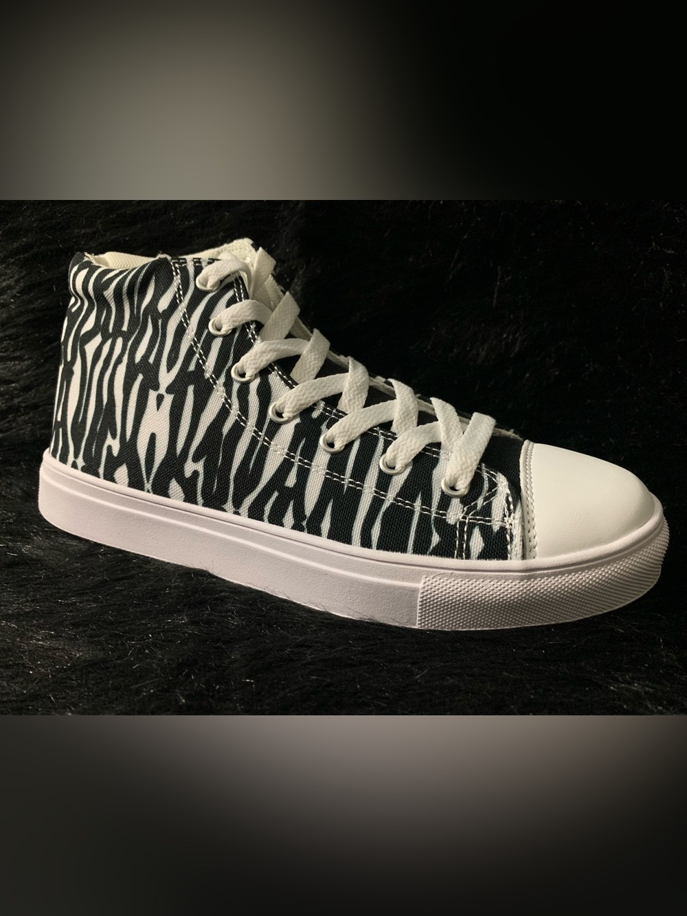 Xovani’s Exclusive: Black&White Xebra Print Hightops🦓